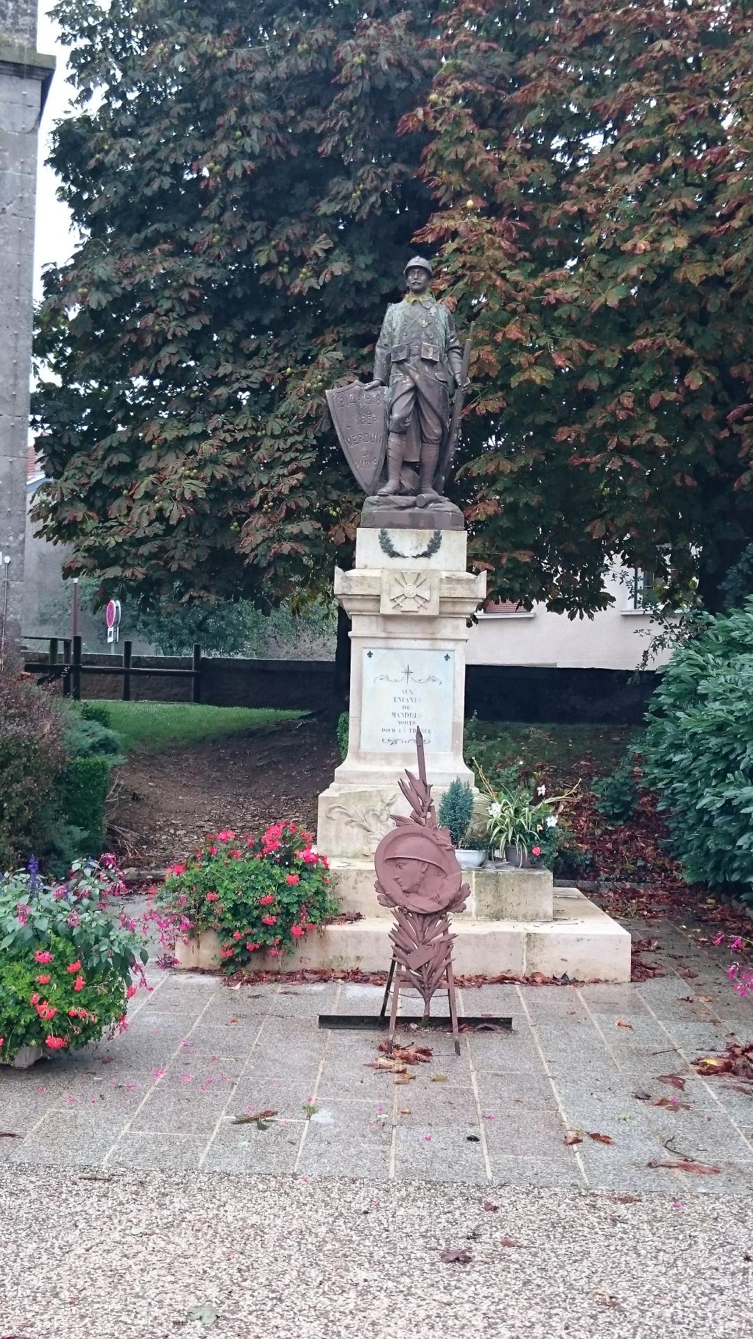 Le monument aux morts